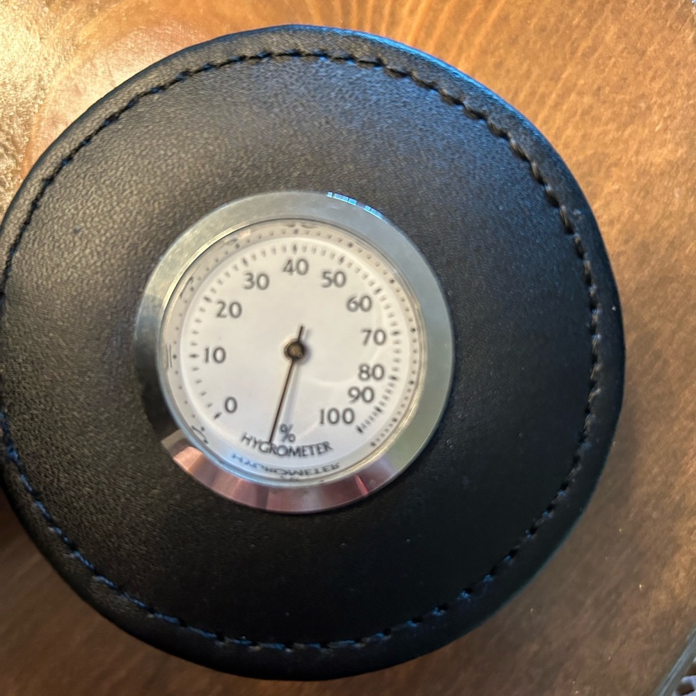 Portable Cigar Humidor - Picture 2 of 4